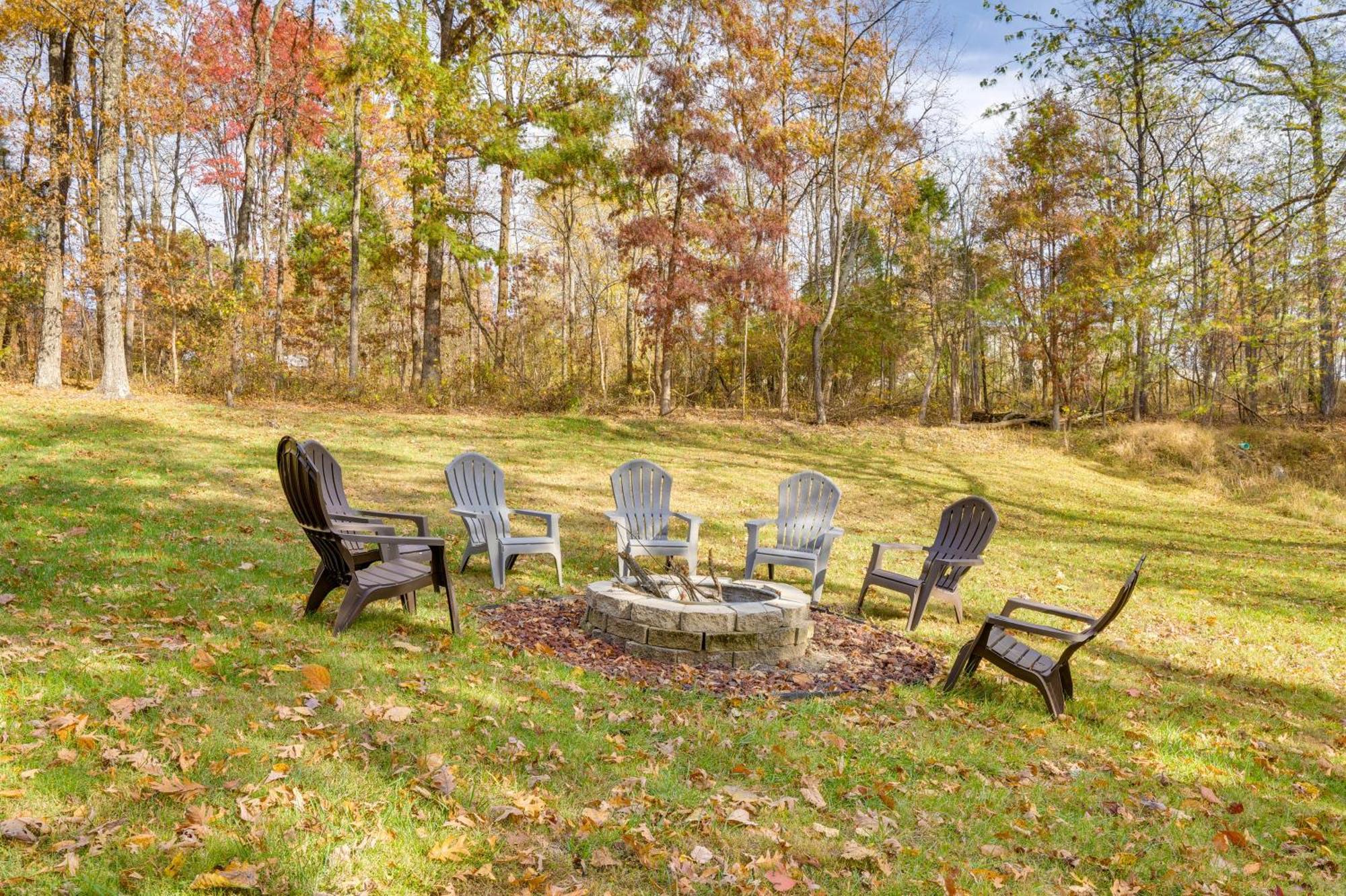 French Lick Getaway With Deck, Grill And Fire Pit! Villa Luaran gambar
